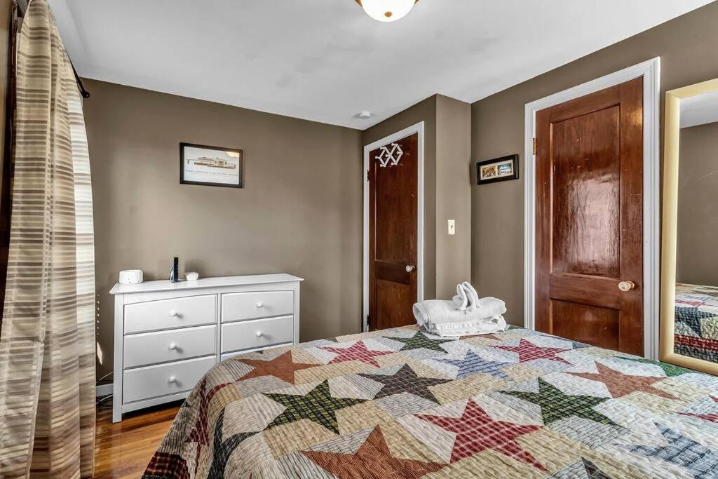Gorgeous 2 Queen Bedroom Apartment In North Buffalo With 70 Inch Tv מראה חיצוני תמונה