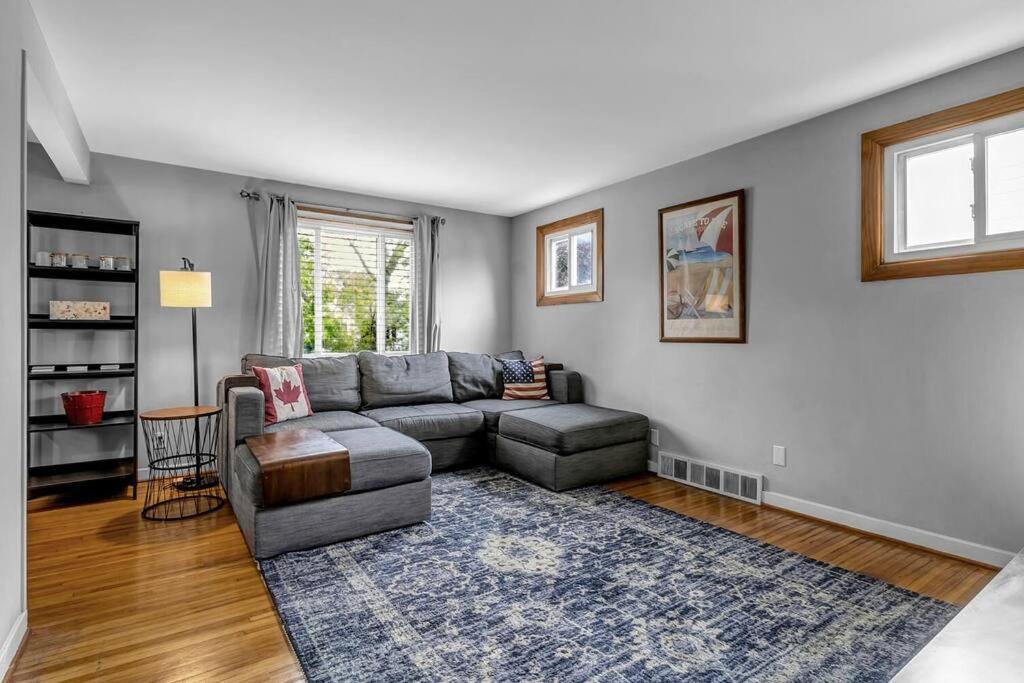 Gorgeous 2 Queen Bedroom Apartment In North Buffalo With 70 Inch Tv מראה חיצוני תמונה
